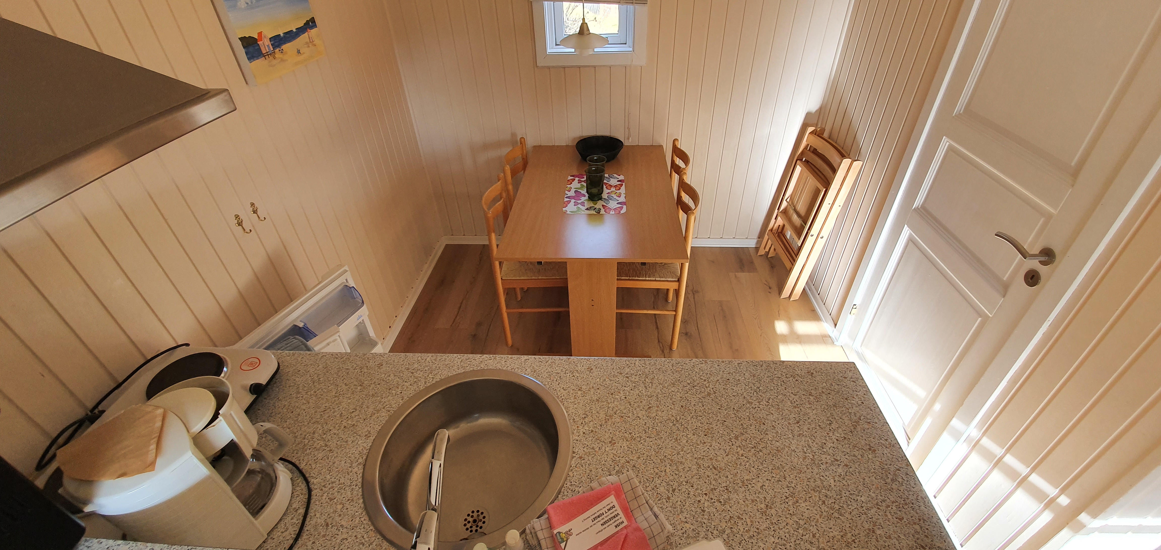 campinghytte med køkken bad toilet køleskab