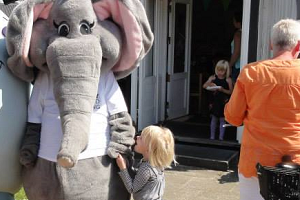 Trampe aktiviteter for børn på campingplads i nordjylland mascot alle børn elsker trampe