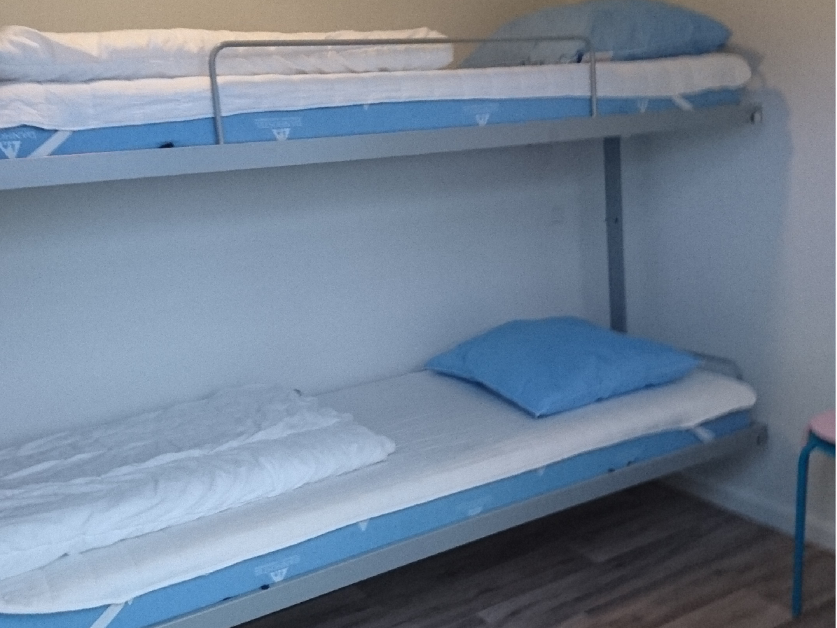 billig overnatning i værelse på campingplads