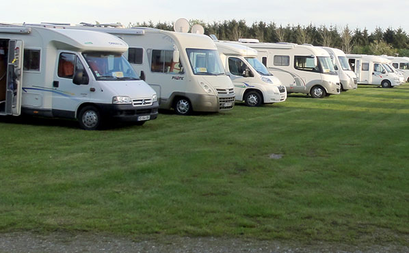 Plads til autocamper grupper på vej til Norge Island og Færøerne